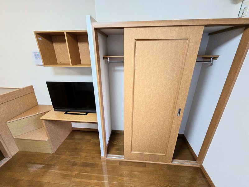 レオパレスウェル春日 収納