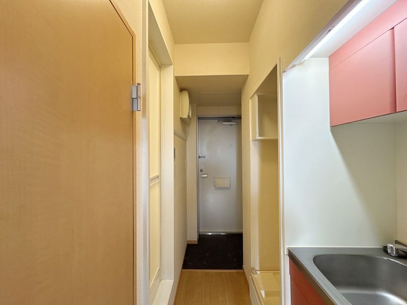 leopalace Karin Entrance