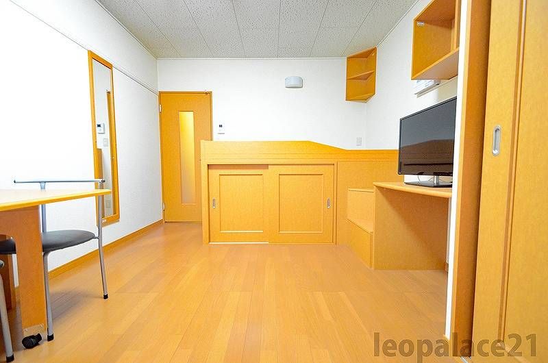 レオパレス泉弐番館 居間