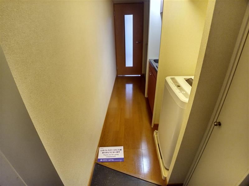 レオパレスセジュール　カーサ 玄関