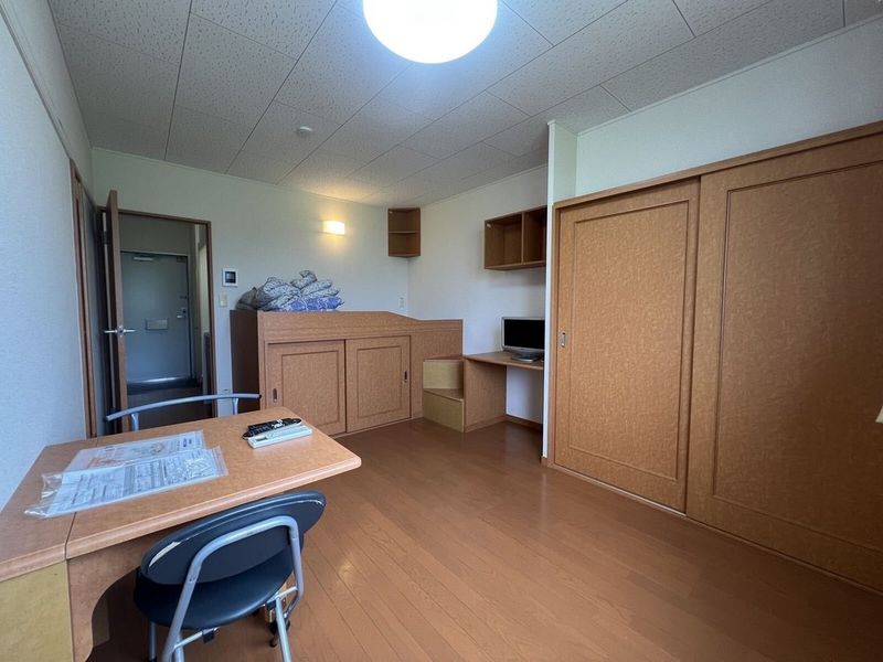 レオパレスクレシア 居間