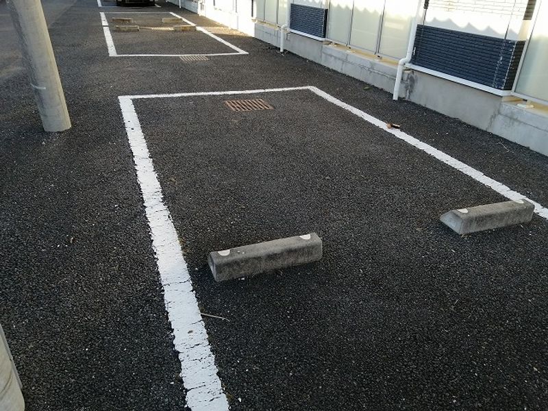 レオネクストジュネスⅦ 駐車場