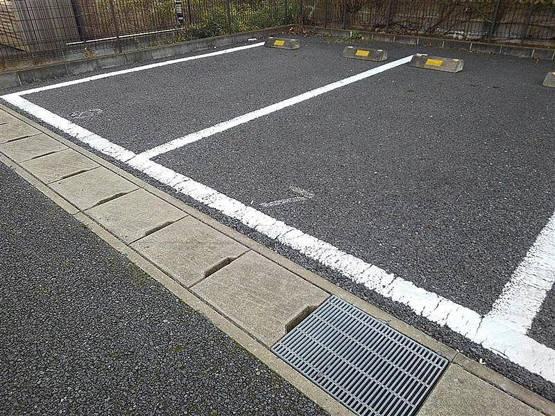 レオパレスコンディネント 駐車場