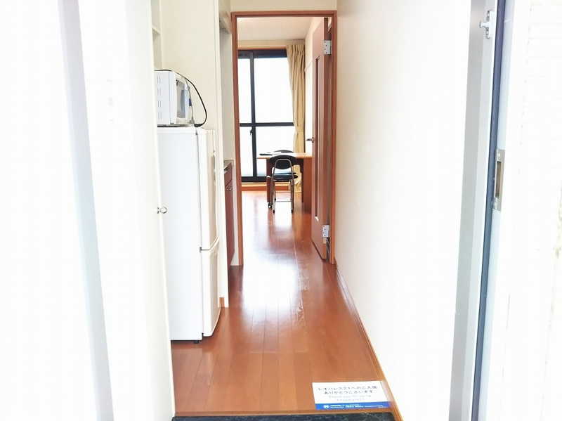 レオパレスグランディール 玄関