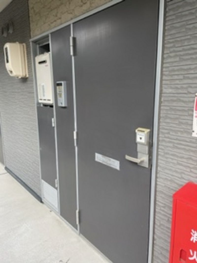 レオパレス長者原Ⅲ 玄関
