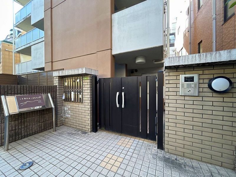 レオパレス本駒込 エントランス