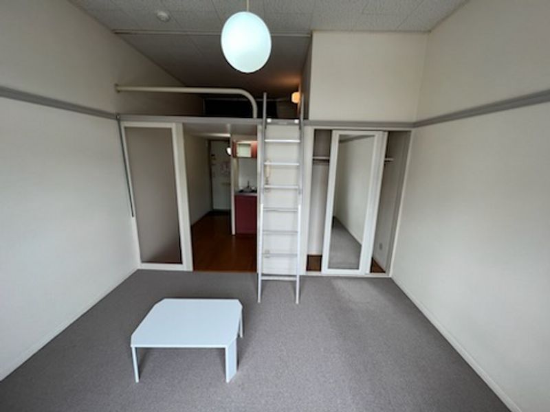 レオパレスシャルマン 居間