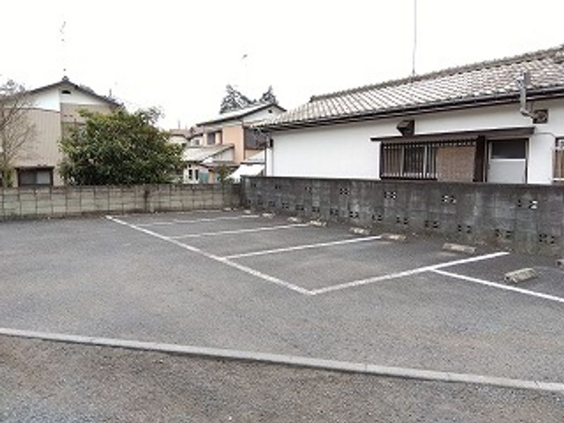 レオパレス一本杉 駐車場
