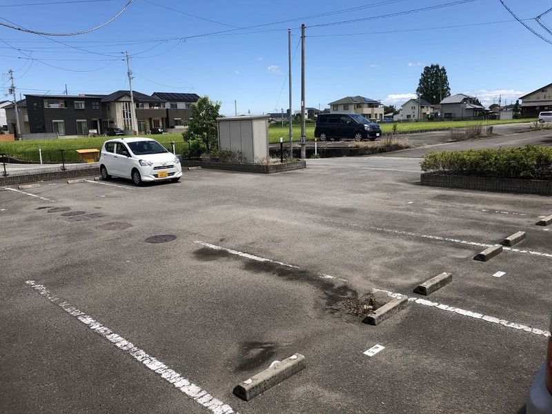 レオパレスラージ　グルーブ　Ⅱ 駐車場