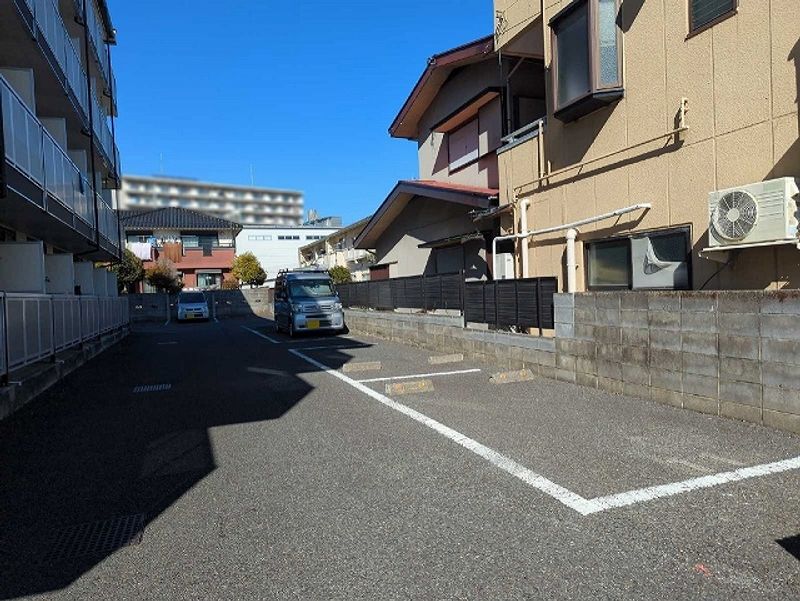 レオパレスＹＯＳＨＩＫＯ 駐車場
