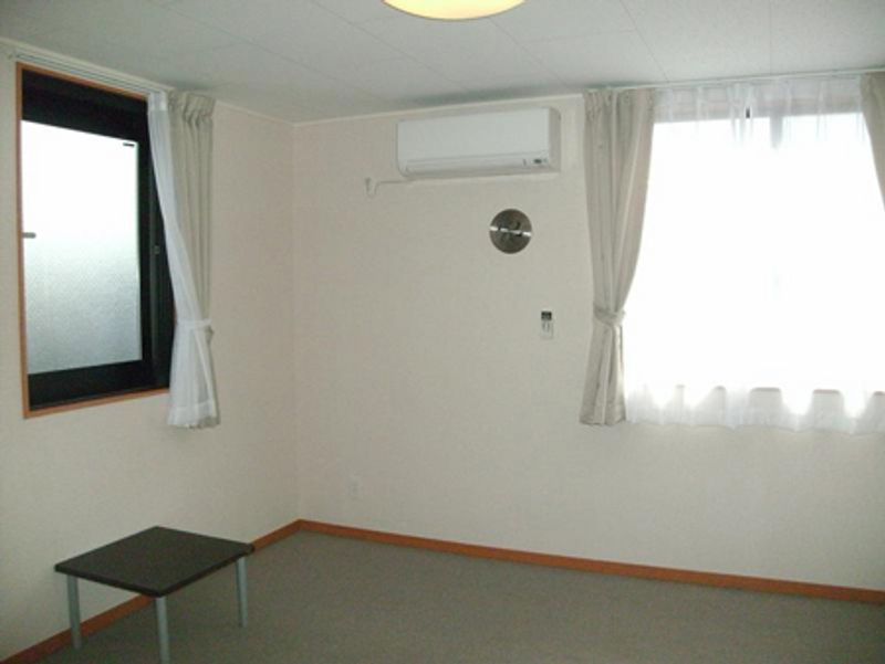 レオパレスラーナ 居間