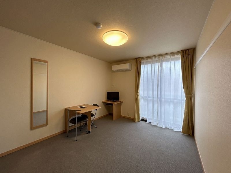レオパレスグリーンパイン松本 居間