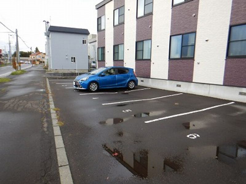 レオパレスさやか 駐車場