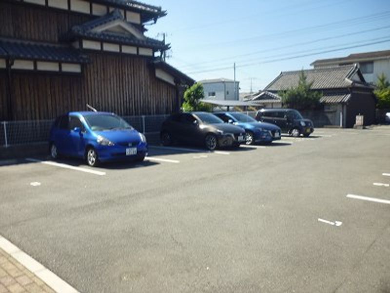 レオネクストアポロン３７８ 駐車場