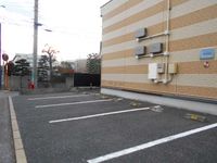 レオパレスサンピュア丸山 駐車場