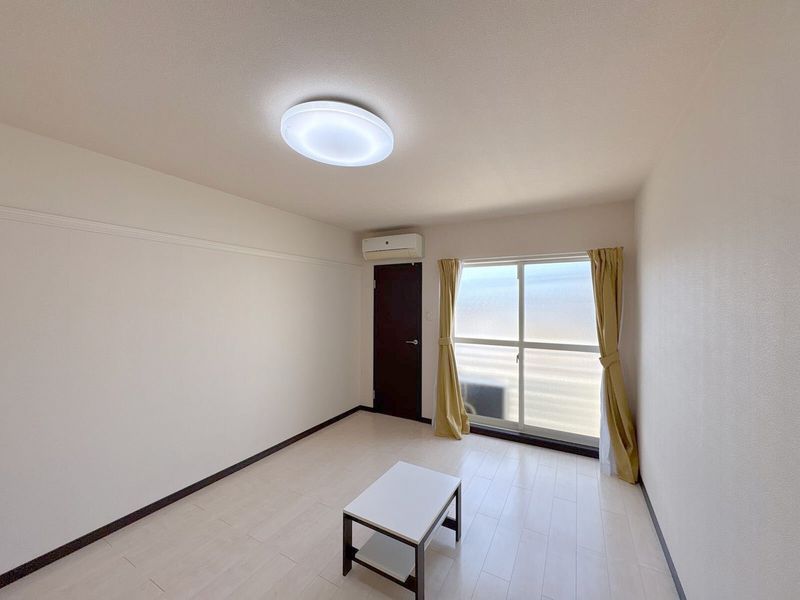 レオネクストライフ高坂 居間