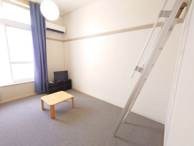 レオパレスオーチャード 居間