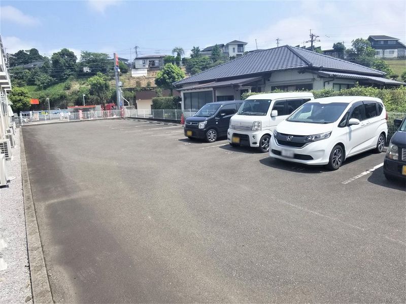 レオパレス浜川田 駐車場