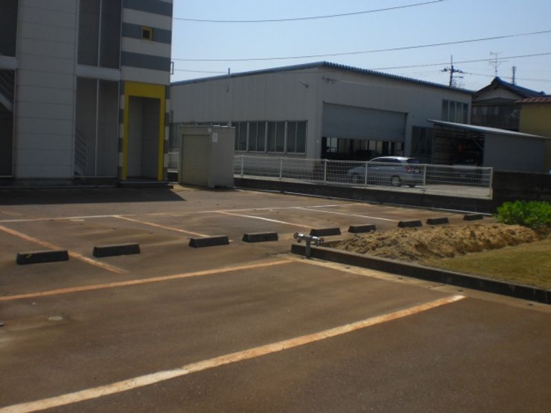 レオパレスＭ・Ｓ・Ｔ 駐車場