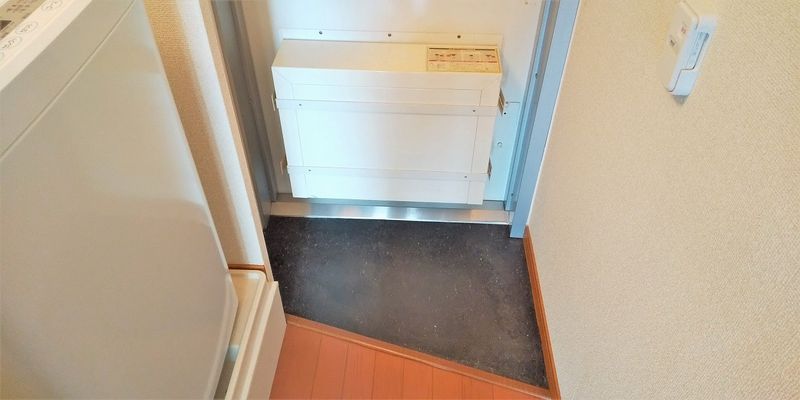 レオパレスマツバラ２００３ 玄関