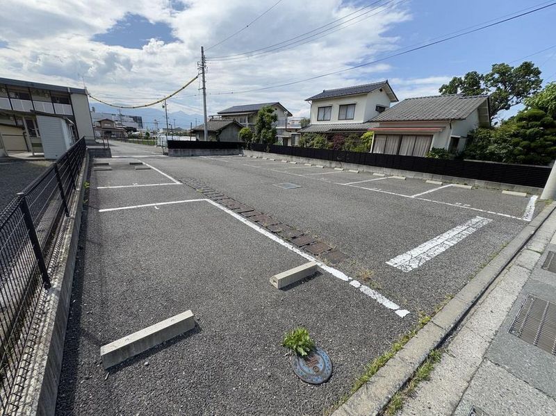 レオパレス隼Ⅱ 駐車場