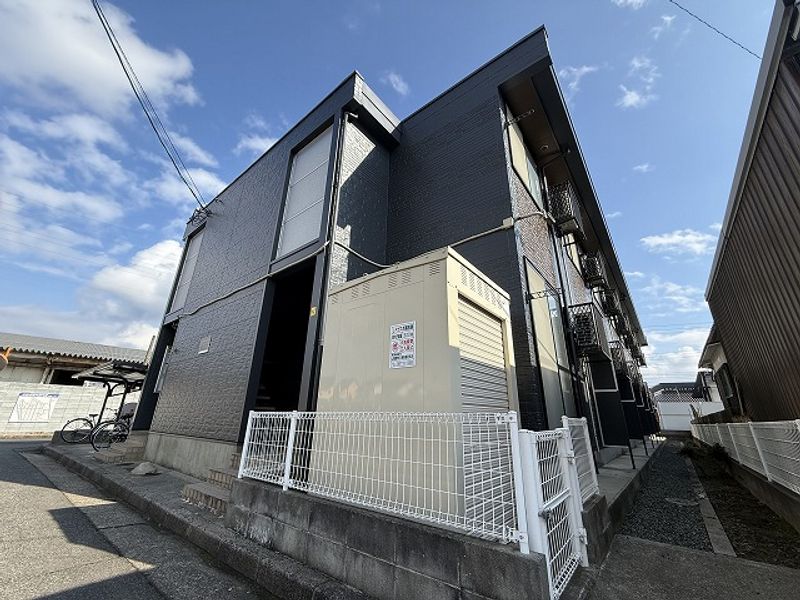レオパレスラムール 外観