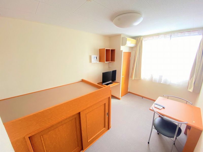 レオパレスアクアブルー青谷 居間