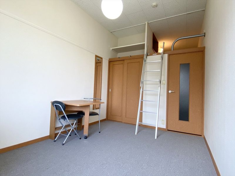 レオパレス旭 居間