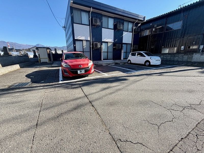 leopalace Blue Willow II Parking lot