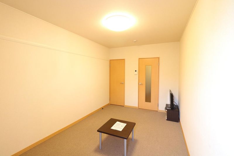 レオパレスリバービレッジ 居間