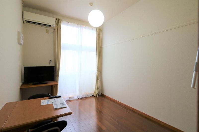 レオパレスみかげ 居間