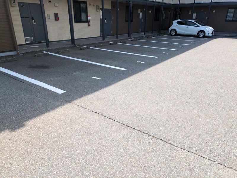 leopalace Annex III 停车场