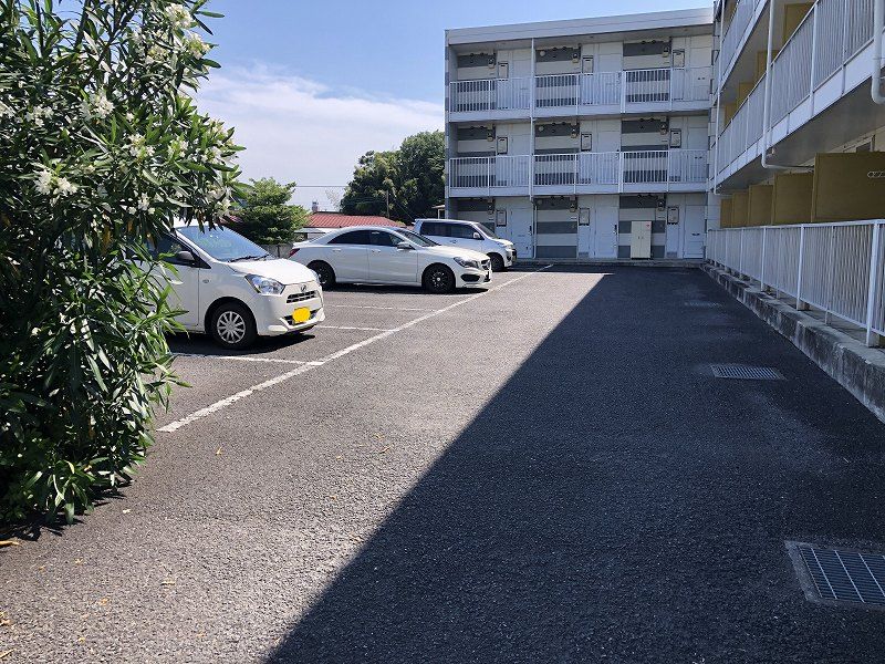 レオパレスパレスマンションⅢ 駐車場
