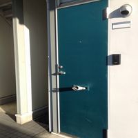レオパレスアロマ 玄関