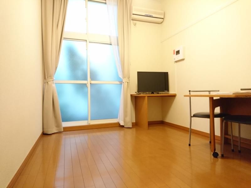 レオパレスオアシス 居間