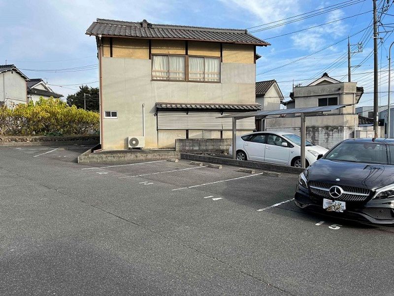 レオネクスト府中 駐車場