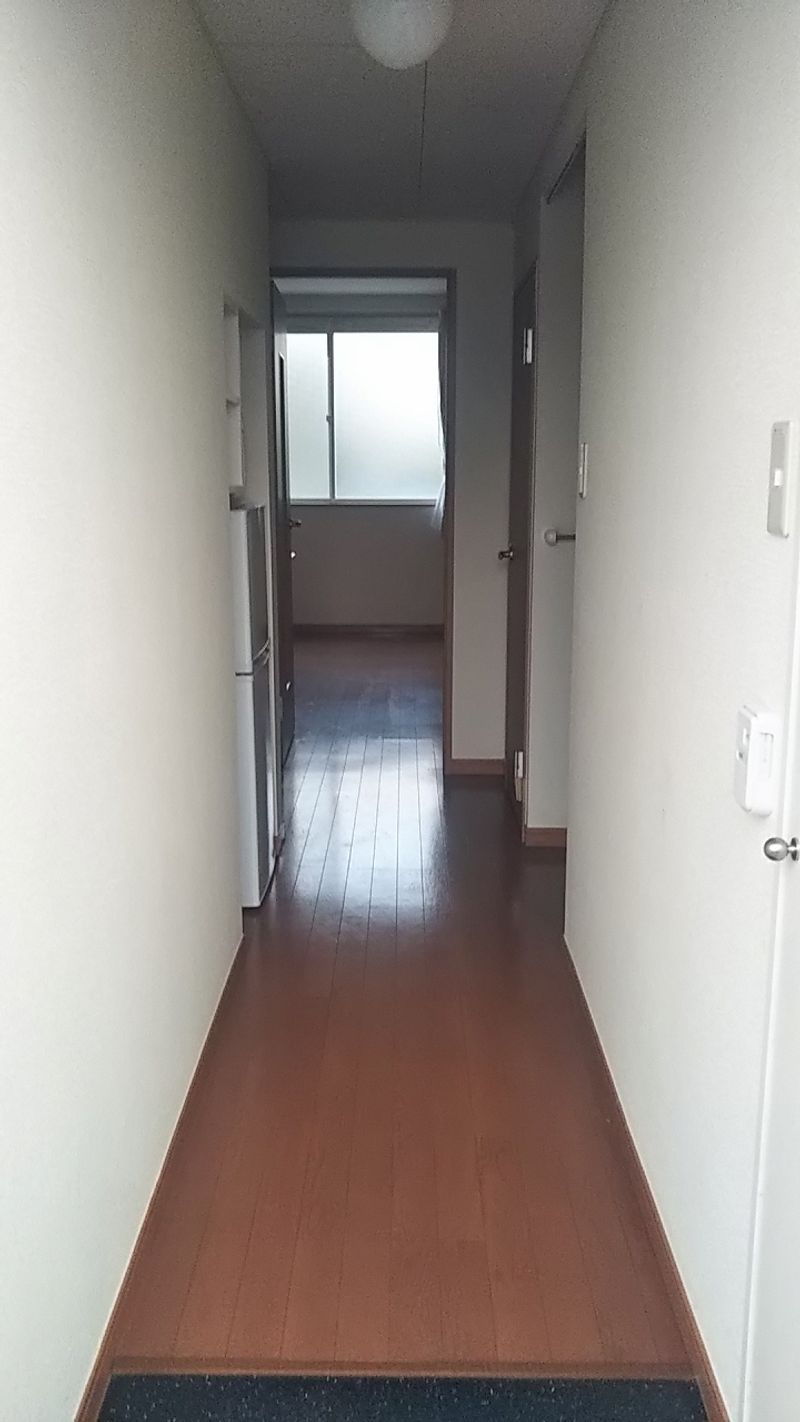 レオパレス醍醐 玄関