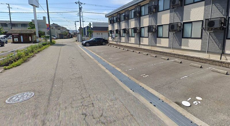 レオパレスいみず北 駐車場