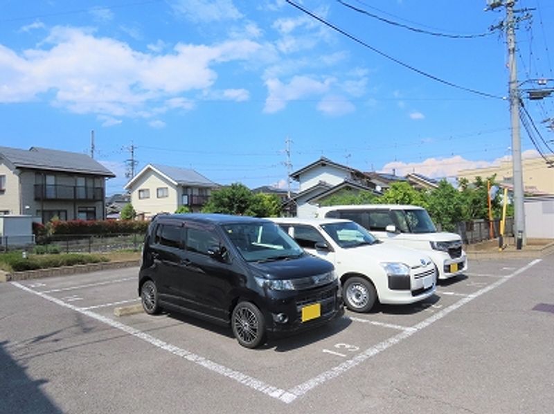 レオパレス川中島 駐車場