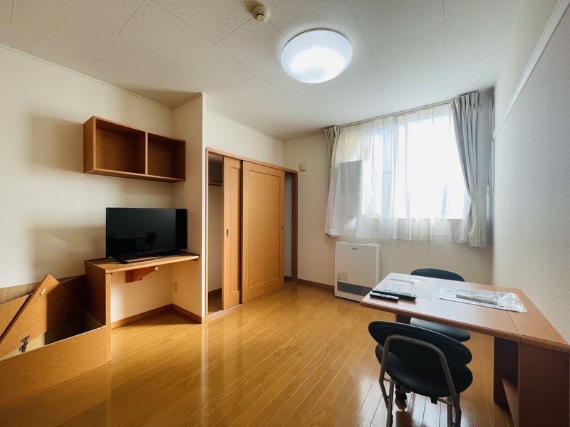 レオパレスしあわせの家 居間