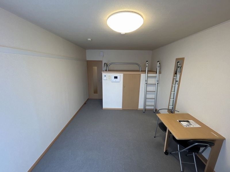レオパレスグリーンパイン松本 居間