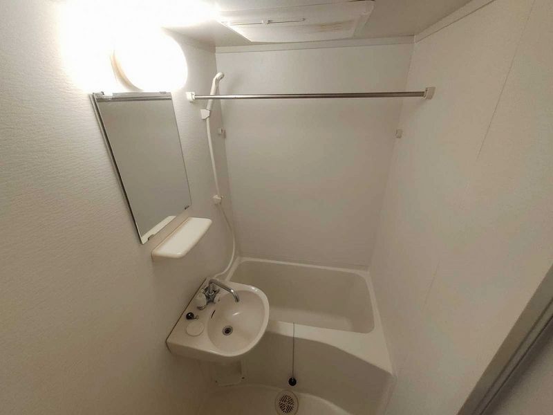 leopalace Harayama Bathroom