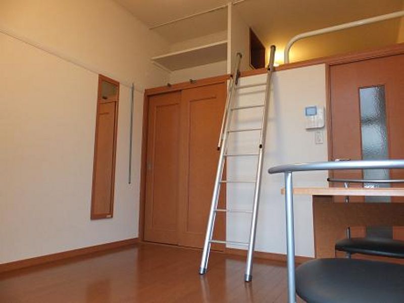 レオパレスサン　ドエル 居間