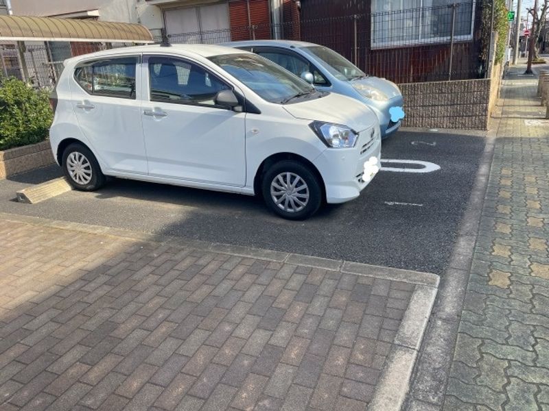 レオパレスアルス中央 駐車場