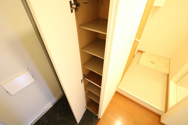 レオパレス七本松 玄関