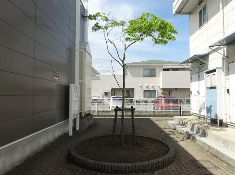 レオパレス泉２ 庭