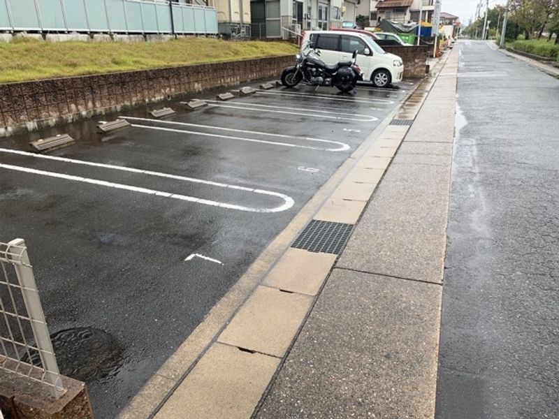 レオネクスト園 駐車場