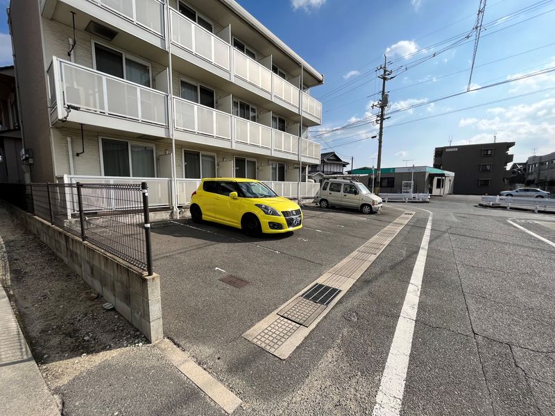 レオパレス希望　ｗｉｓｈ 駐車場