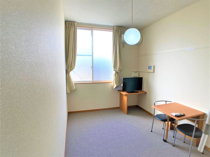 レオパレスジュネス紫原 居間