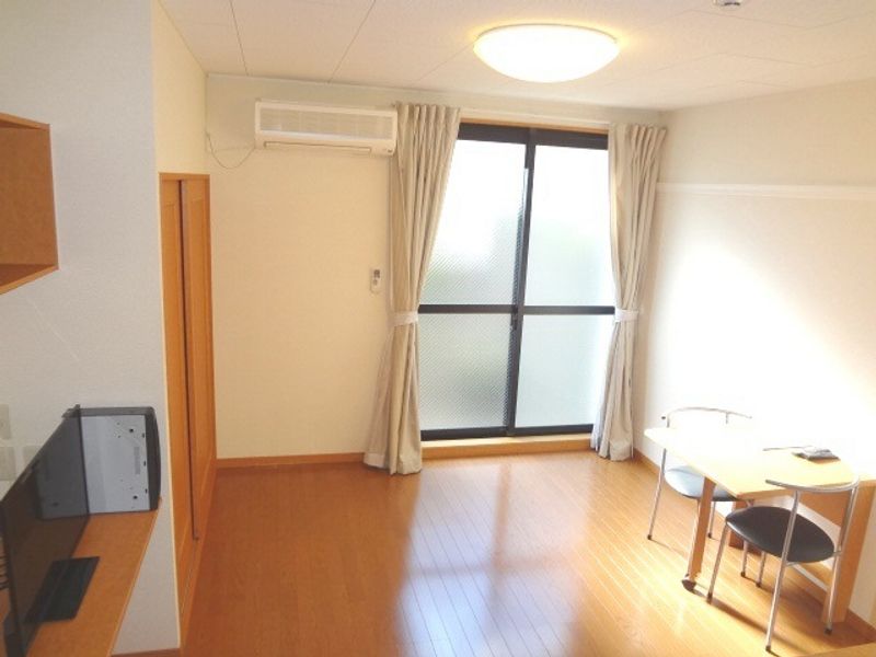 レオパレス白旗 居間